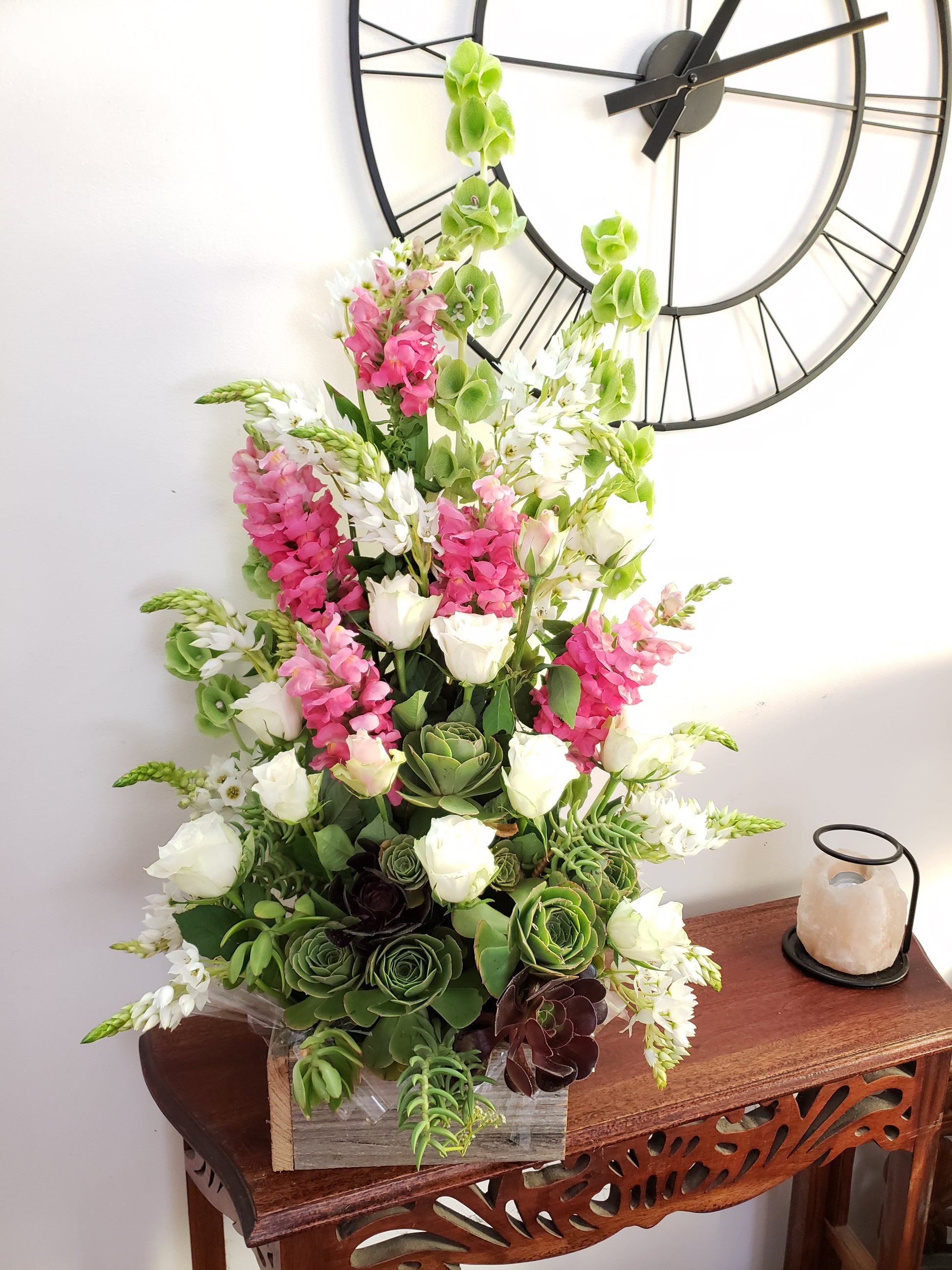 CAPTIVATING - Pictured is Premium size - Heidelberg Online Florist