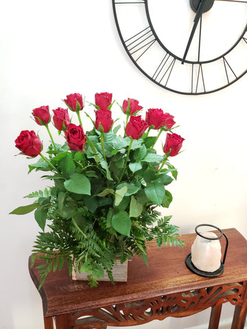 Valentines 12 roses in a wooden box