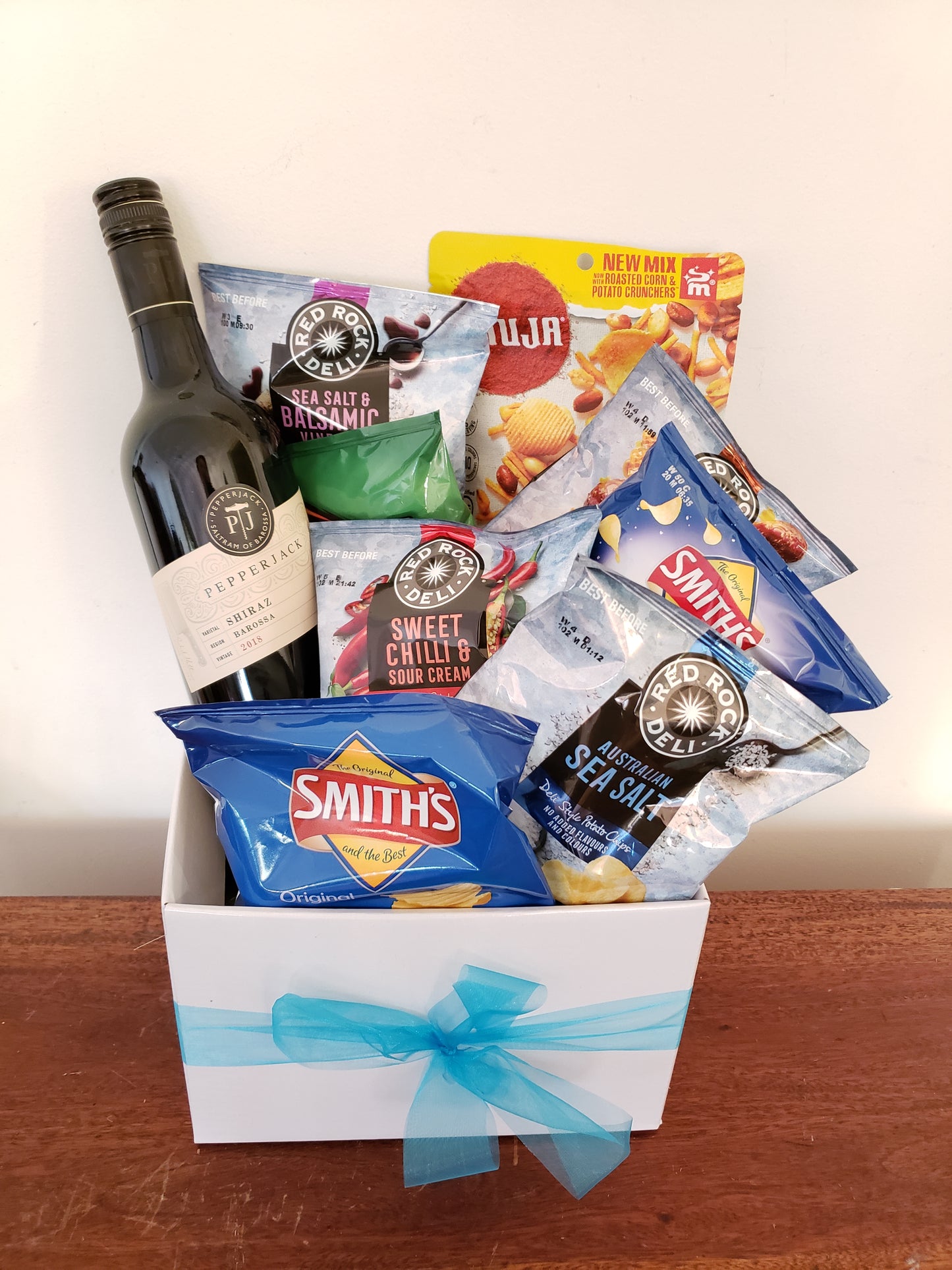 WINE HAMPER SAVORY - Heidelberg Online Florist